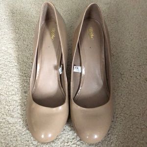 Nude pumps